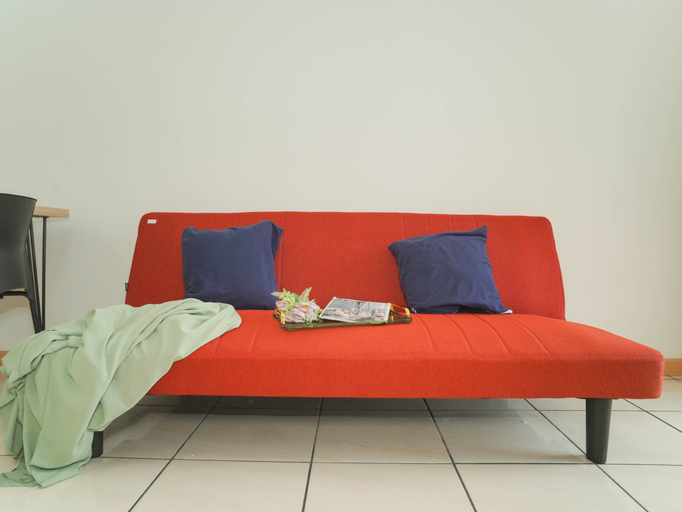 Living Room 4, 3 Pax White Tone 2BR at M-Town Residence By Travelio, Tangerang