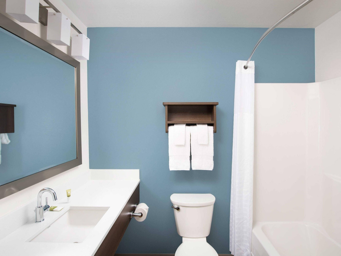 Bathroom 5, Suburban Studios Watford City, McKenzie