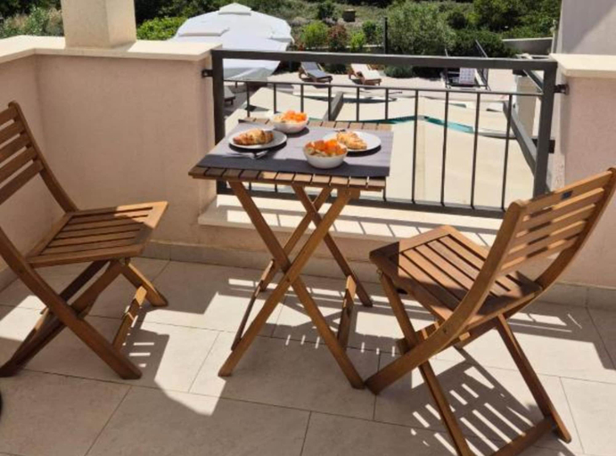 Balcony 4, Adriatic Pearl, Šolta