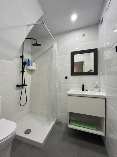 Bathroom 2, MaiFamilyBCN-Comodo Y Para familia Y Metro Cercano, Barcelona