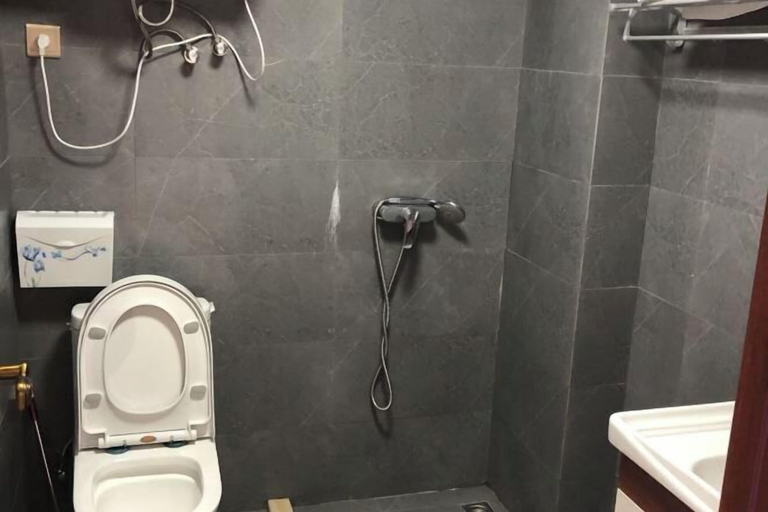 Bathroom 3, Haipai Inn, Wenzhou