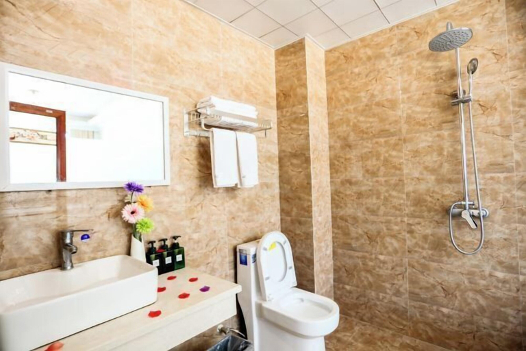 Bathroom 3, Yishui Yunjian Hostel, Lijiang