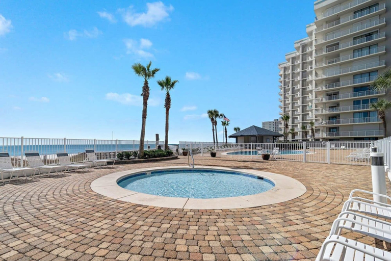 Room 2, Windward Pointe 1006- Corner Unit Incredible Views, Baldwin