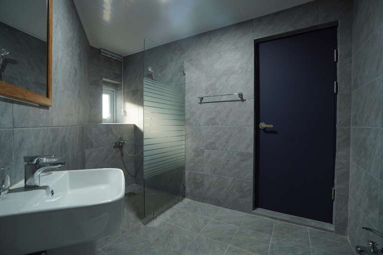 Shared bathroom 2, Namsan203 Guest House, Jung