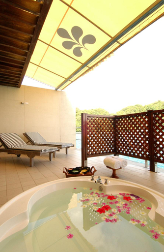 Bathroom 5, Palau Royal Resort