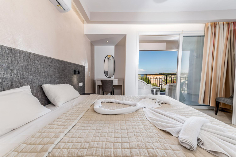 Others 5, Villa Naisy, Ionian Islands