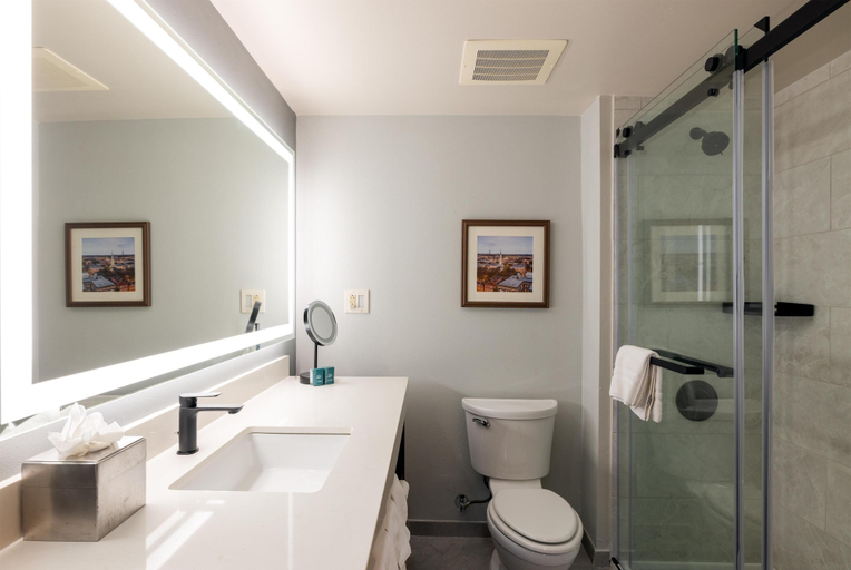 Bathroom 5, DoubleTree by Hilton Hotel Savannah Airport, Chatham