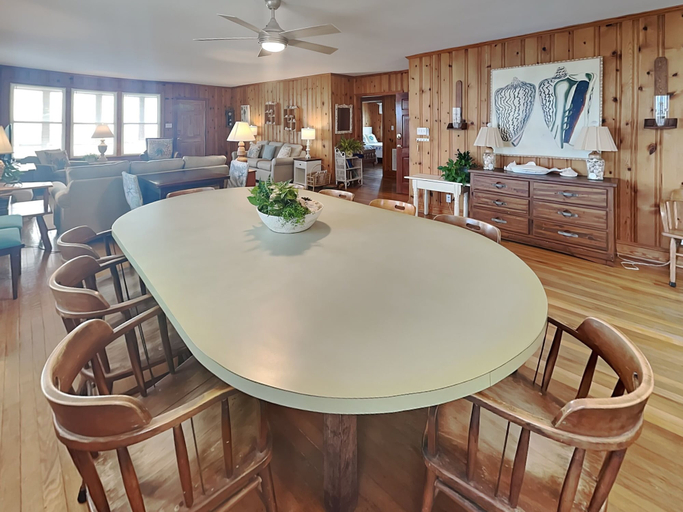 Food & Drinks, The Caroline by Topsail Realty, Pender