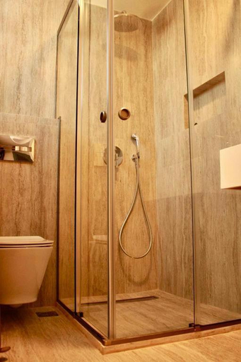 Bathroom 2, L Anima, Thessaly