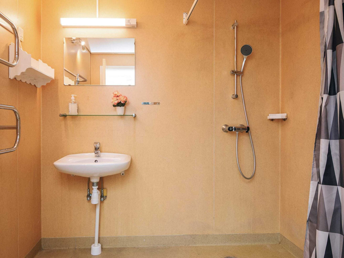 Bathroom 4, 4 Person Holiday Home on a Holiday Park in Hejls, Kolding