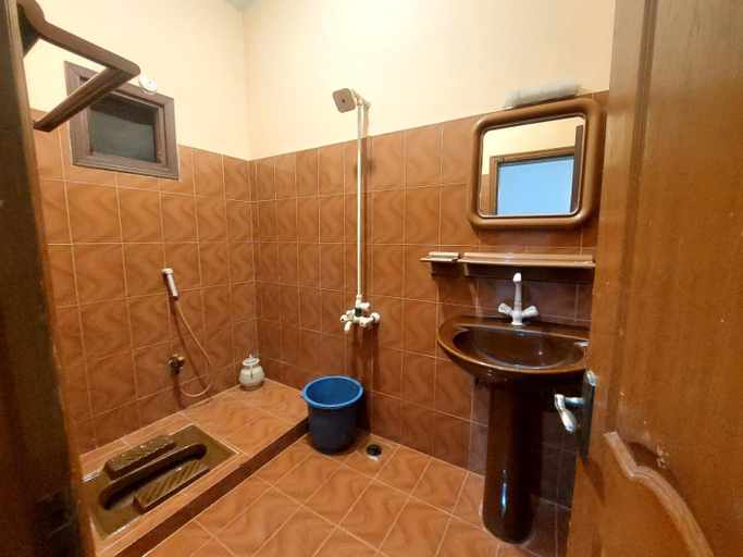 Bathroom 2, Guest House Near Expo Center karachi, Karachi