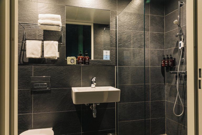 Bathroom 5, The Social Hub Maastricht, Maastricht