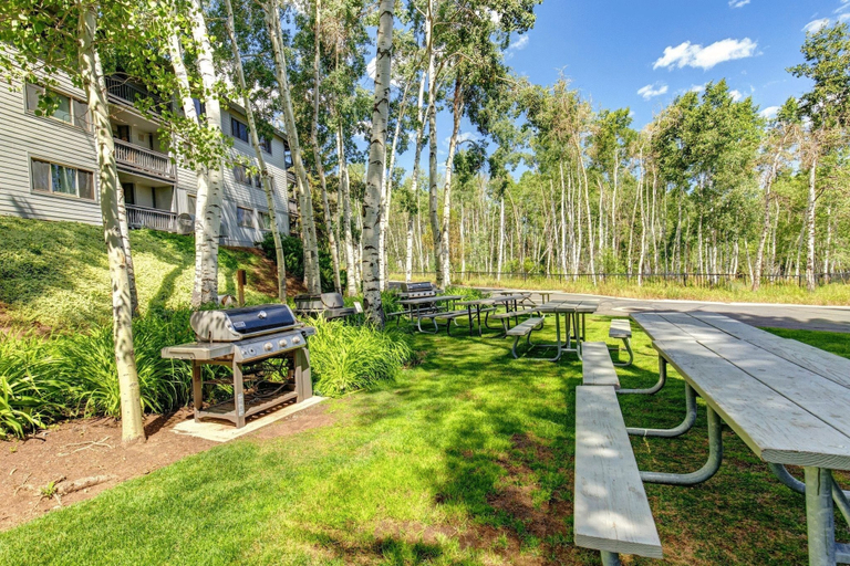 Outdoor dining 3, Park City Ski Resort - Snow Flower Condos, Summit