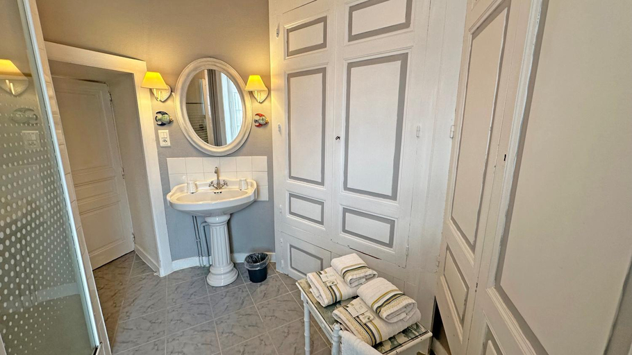 Bathroom 4, Chateau de la Chabroulie, Haute-Vienne