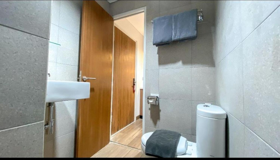Bathroom 3, M Living at Menara One, Sukoharjo