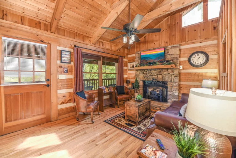 Room 2, View Cozy Private Fireplace Hot Tub, Sevier