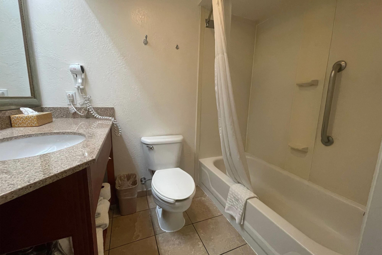 Bathroom 4, SureStay Plus Hotel by BW Tempe University, Maricopa