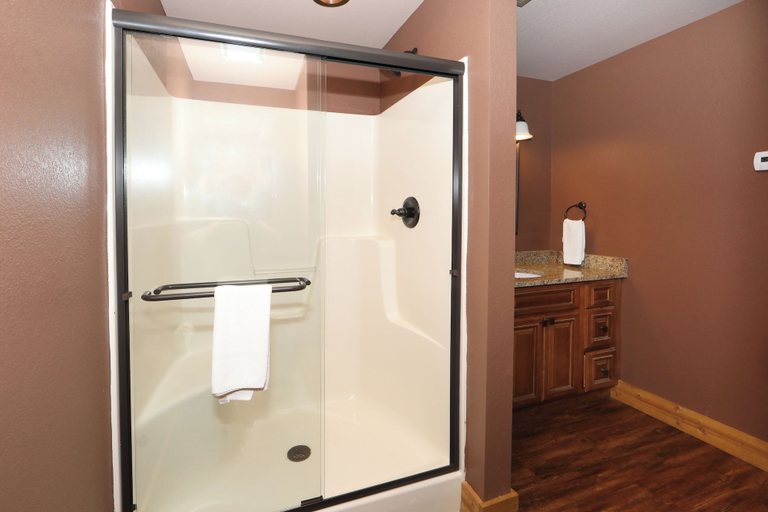 Bathroom 3, Movie Dive-inn, Sevier