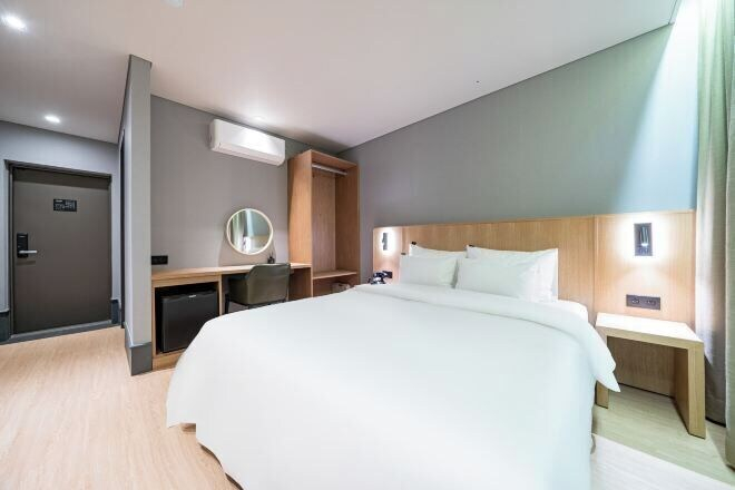 Bedroom 4, Healasis