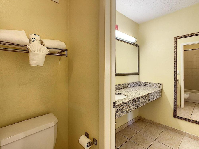 Bathroom 3, Stayable Orlando, Orange