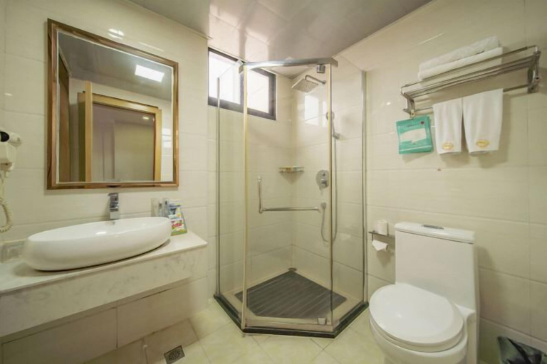 Bathroom 3, The Wall Street Holiday Hotel, Yichun