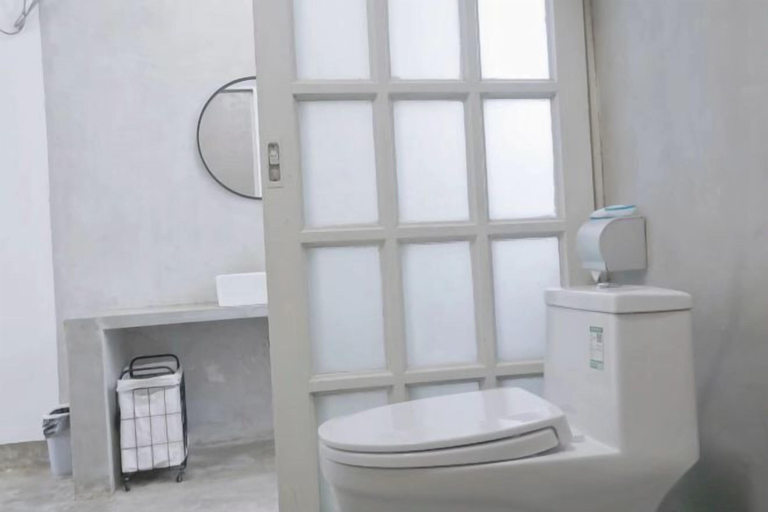 Bathroom 3, Qingwu Fisherman's Hostel, Zhoushan