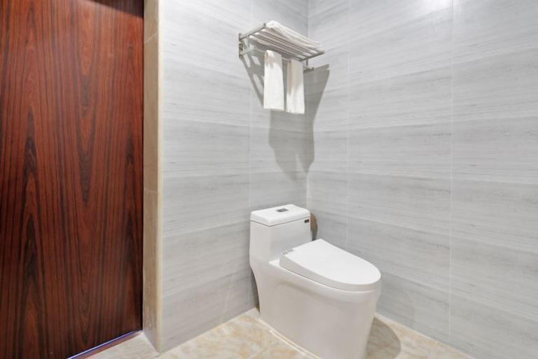 Bathroom 3, Lingshui Sancai Business Hotel, Hainan