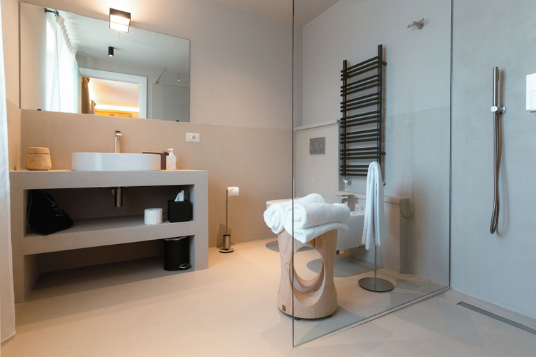 Bathroom 5, HEMANAIRE, Alessandria