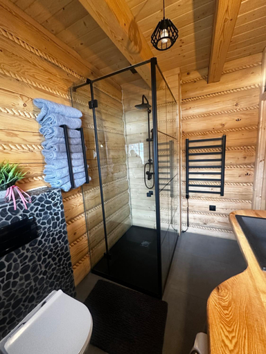 Bathroom 2, Goralskie Izby, Dom z Balia, Jacuzzi i Sauna, Cieszyn