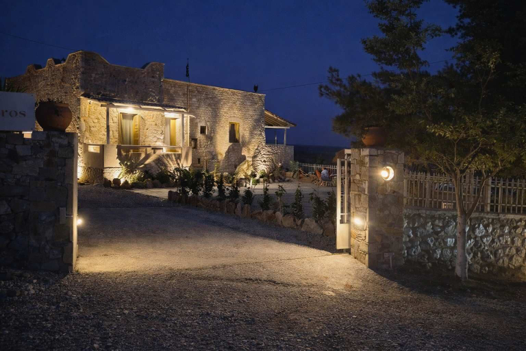 Room 4, Tainaros Rooms - Beachfront Sunny Getaway, Peloponnese