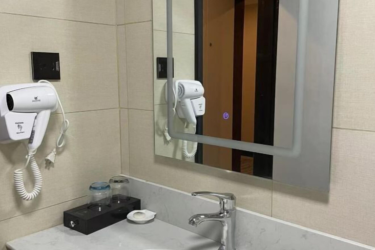 Bathroom 5, GreenTree Inn Yizheng Zhenzhou East Road, Yangzhou