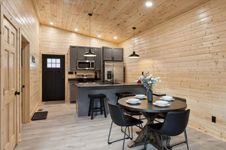 Room 3, Black Bear Cabin by Beyond Expectations With Hot Tub, Sevier