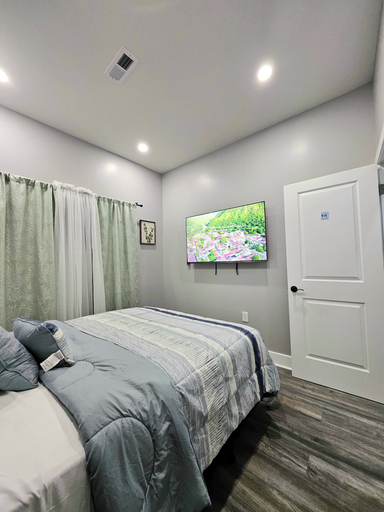 Room 2, Casa De Miliki, Philadelphia
