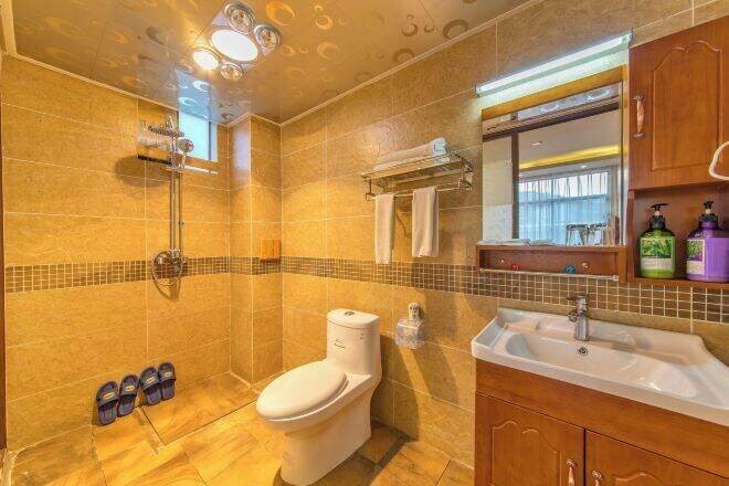 Bathroom 5, Lijiang cloud color · July time Inn, Lijiang