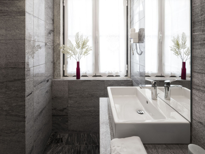 Bathroom 5, LSA Baixa Castelo by Numa, Lisbon