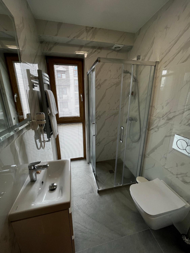 Bathroom 4, Sea Resort 1 & Spa, Puck