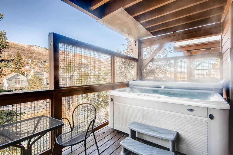 Outdoor spa tub 2, Park City Ski Resort - Town Pointe Condos, Summit