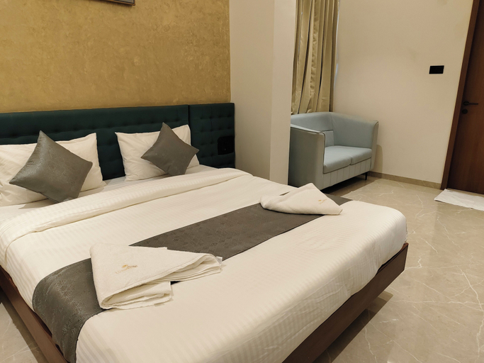 Room 3, Hotel Raas Vrindavan, Dhule