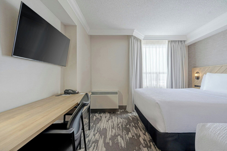 Bedroom 3, Sandman Signature Mississauga Hotel, Peel
