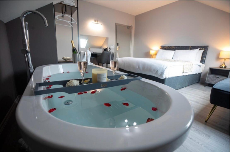 Bathtub, Amorist Hotel, Fife