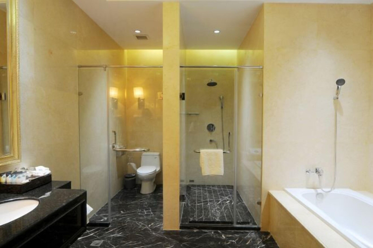 Bathroom 4, New Kwangsi Style Hotel, Guilin