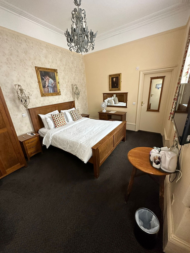 Bedroom 2, George & Pilgrims Hotel, Somerset