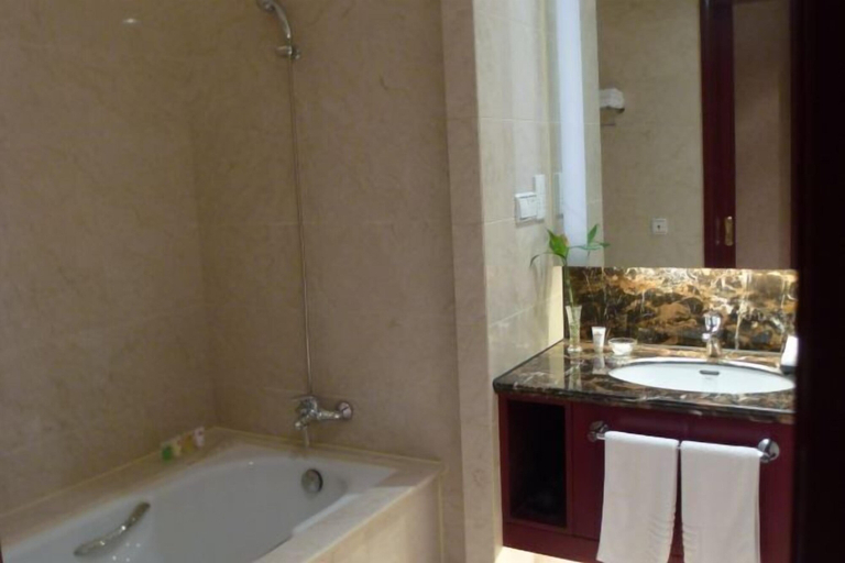 Bathroom, Jinsheng Hotel, Nantong
