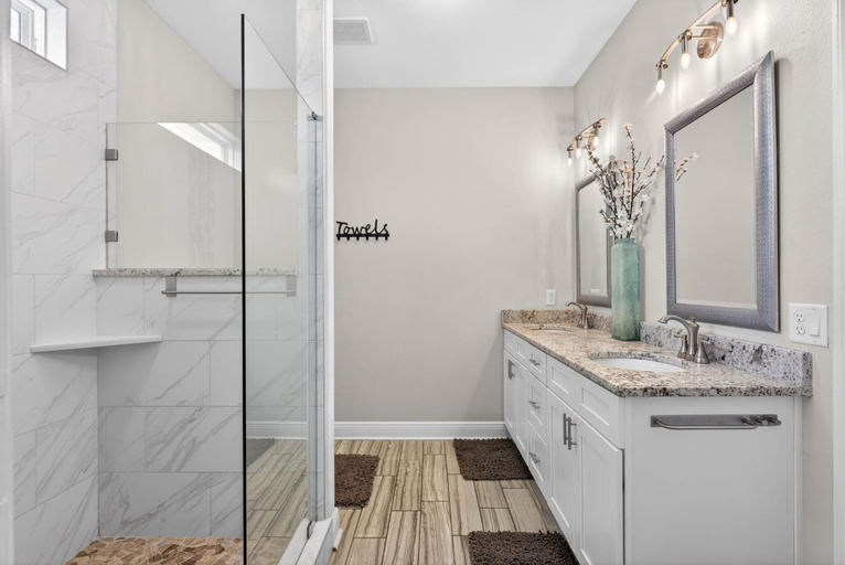 Bathroom 3, Beach House - Tropic Like It's Hot, Bay