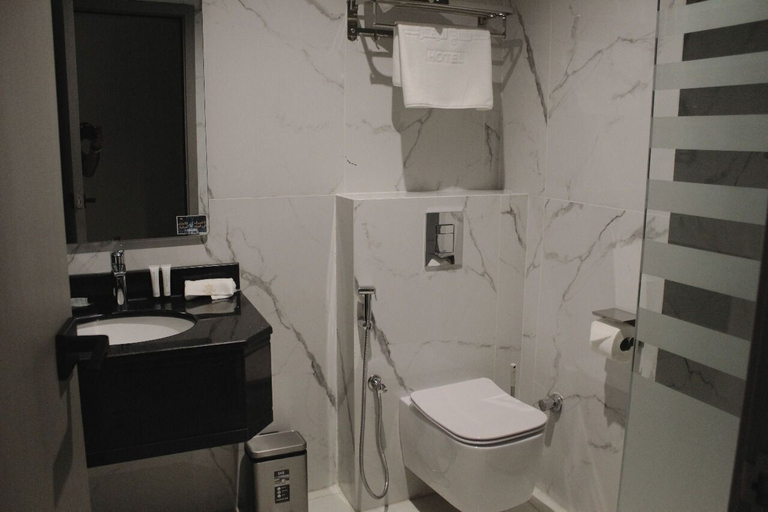 Bathroom, Taj Lives Hotel, Umluj