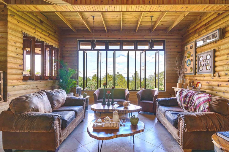 Room 4, 4BR Wood Mountain Villa Jarabacoa Heated Pool, Jarabacoa