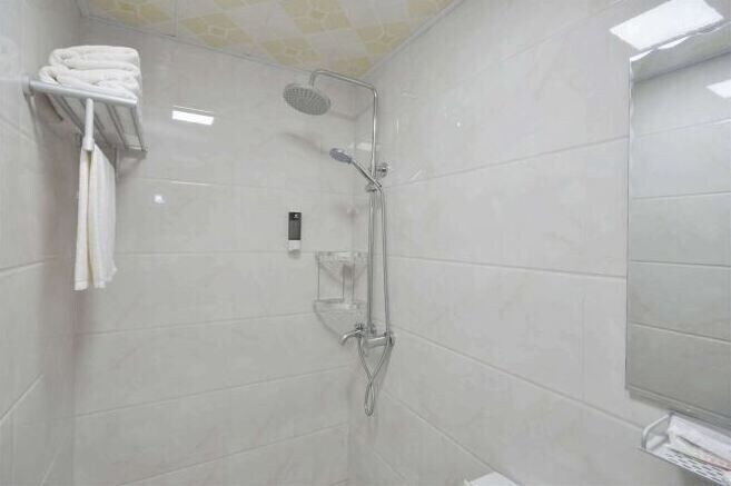Bathroom 3, Fuzhijia Business Hostel, Shanghai