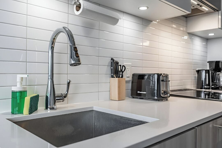 Private kitchen 3, Casa Suites - Downtown Toronto, Toronto