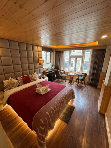 Room 4, Longitude Club Continental Suits, Darjiling
