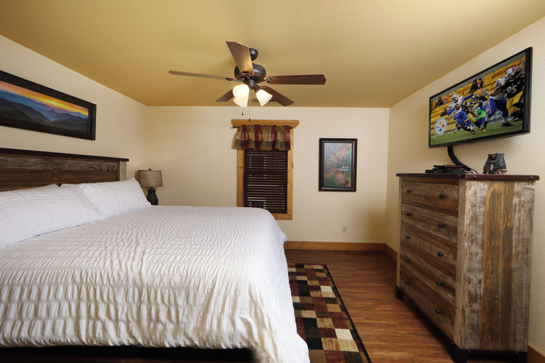 Bedroom 2, Head Over Hills, Sevier